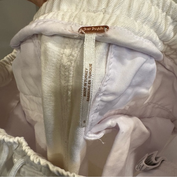 Free People Baggy Distressed White Denim Joggers - Picture 3 of 3